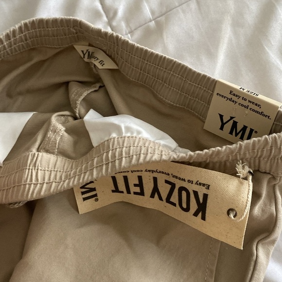 khakis 👩🏼‍💻 - Picture 3 of 3